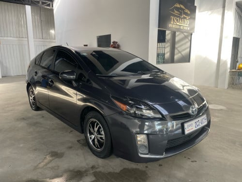 010 Prius option 2 up 3 ឡានថ្មី