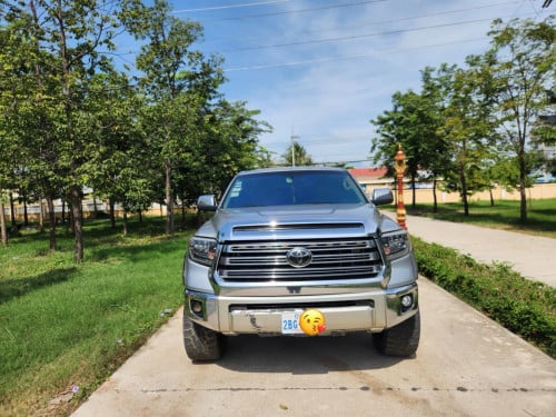 07ប៉ុង1ឡានស្អាតលក់17700$