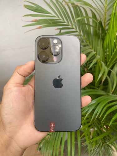 14 bro LLA  128g ប្រើ E-sim2 សានុំហ្សុីនណែន.   តែចំអេក្រងបន្តិច