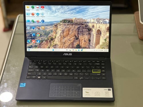 Asus E410 ដូចថ្មីទើបកាត់បាន 175$ CPU Pentium 99%នៅស្អាតដូចថ្មី