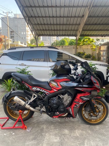CBR 650F 4 CYLINDER MOTO