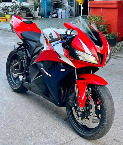 Cbr600 ពន្ធពេញឆ្នាំ ស្លាកលេខការេ
