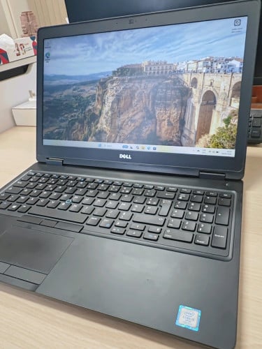 Dell Latitude 5580 នៅស្អាត កំលាំងខ្លាំង Good Condition 155$