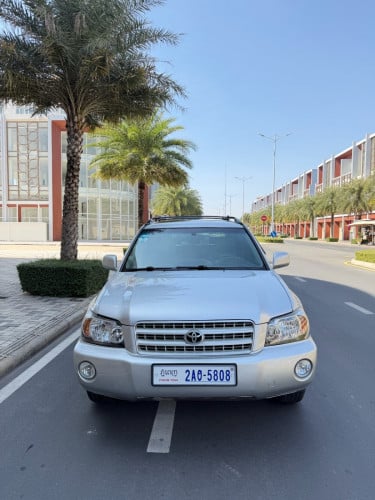 Highlander 6ម៉ាសុីន ប៉ុង1 បេីកតំបូល ឆ្នាំ2002