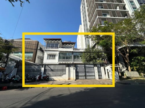 House for rent at bkk1 3300$