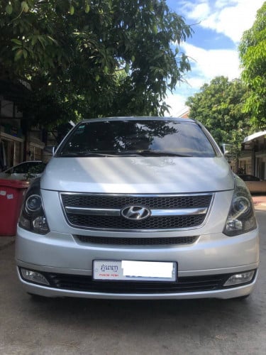 HYUNDAI Starex 2010 For Rent /出租