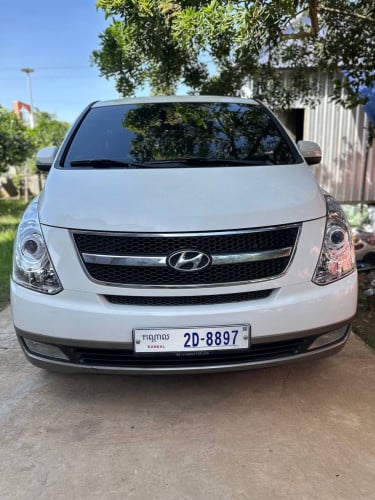 HYUNDAI Starex 2011 For Rent /出租