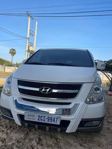 HYUNDAI Starex 2012 For Rent /出租