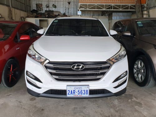 Hyundai Tucson Full option ប្រភេទឡានស្អាត