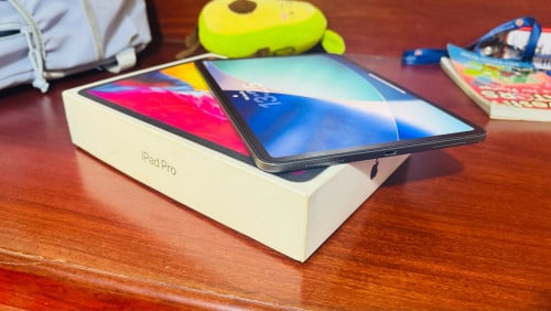 iPad Pro 11”  WiFi 2020 with full box