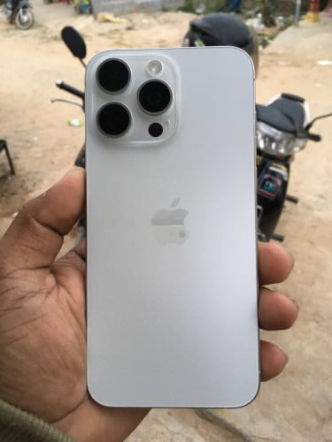 iPhone 15pm(sim1/rain)