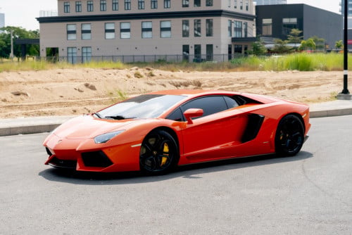 Lamborghini aventador (គោរព្រៃអភិជន)