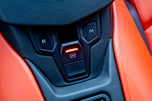 Lamborghini aventador (គោរព្រៃអភិជន)