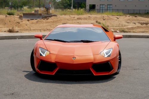 Lamborghini aventador (គោរព្រៃអភិជន)