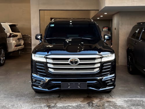 Land Cruiser 2025 VX.R ម៉ាស៊ូត 3.3L 2,000km