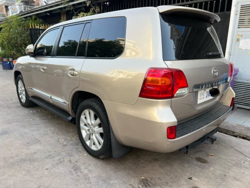 Land Cruiser vip ម៉ាស៊ូត2013 ម្ចាស់ដើម
