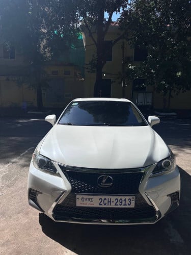 Lexus CT200h for sale.