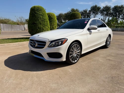 Mercedes C300 AMG ក្នុងក្រហម