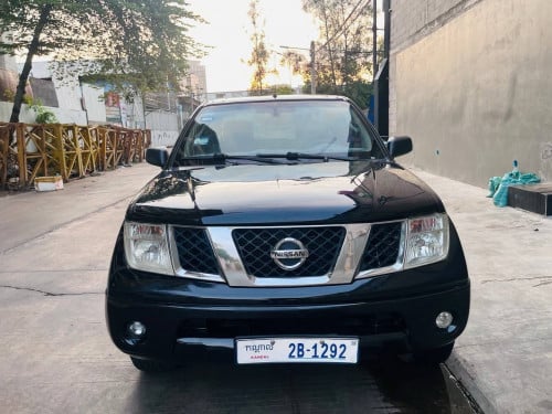Nissan Navara 2007 black color very nice car full option