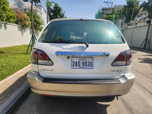 Rx 300 ឆ្នាំ 2001 ប៉ុង២ ពិន្ទុកប់ 75