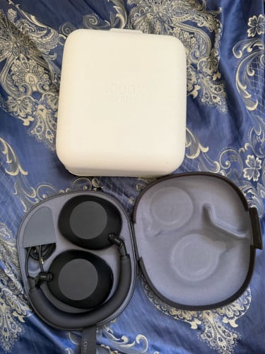 Sony 1000X M6 របស់ប្រើផ្ទាល់ មិនសូវមានពេលស្តាប់