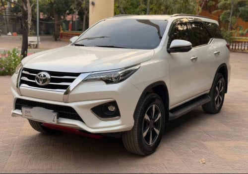 Toyota Fortuner 2017 For Rent /出租