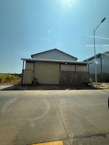 ឃ្លាំងជួលនៅជ្រោយចង្វារ