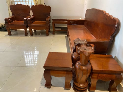 សាឡុងឈើធ្នង់ $1500