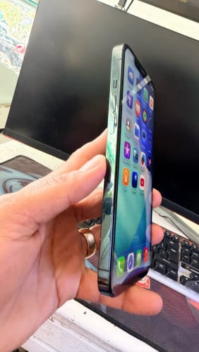 ចិត្រា​ មួយ​ហៀង