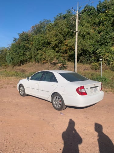 ឡានលក់ គ្រឿងក្រោមហាប់ណែន