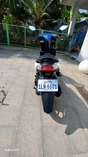 លក់ម៉ូតូជិះផ្ទាល់ខ្លួន