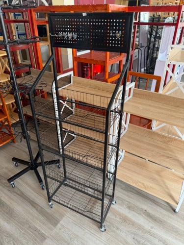 មានច្រេីន