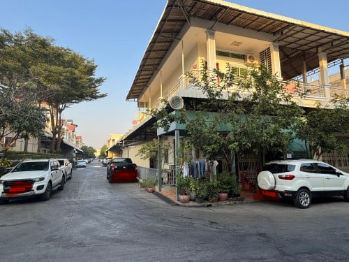 ផ្ទះកែងលក់​ ក្នុងបុរីផុនស៊ុយ​ចោមចៅ