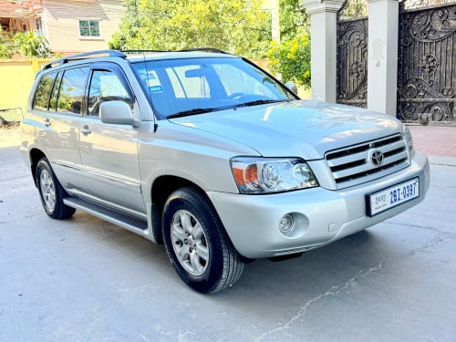 ឡានលក់ឆ្នាំ05 ម៉ាស៊ីន4 ប៉ុង1 បើកដំបូល កៅអី3ជួល កៅអីចុច មានវូលីមចង្គូត full option ពេញ ពណ៌ប្រាក់