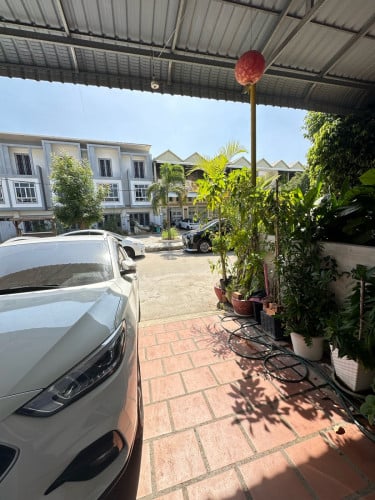 ផ្ទះលក់ 150,000$ ចរចា ជាប់បុរី ប៉េង ហួត បឹង ស្នោរ