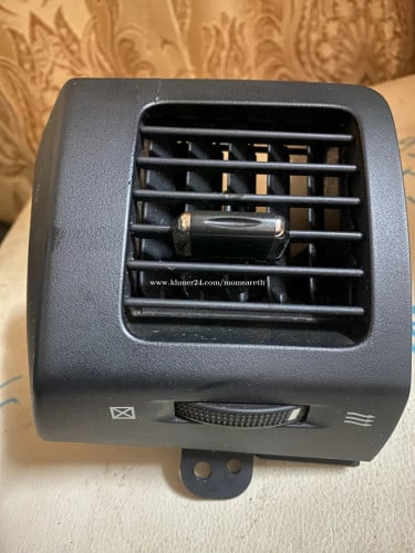 ស្លាបព្រឹលម៉ាស៊ីនត្រជាក់ឆ្វេងក្បែរចង្កូត រថយន្តឡង់គ្រីស័រប្រាដូ 2007