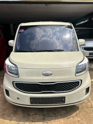 ឆ្នាំ2013ឡានស្អាតបងប្អូន 8500$ចចារ