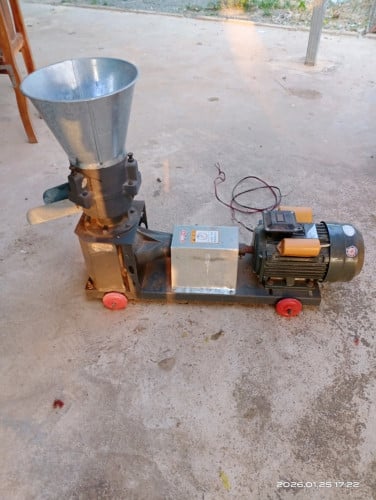 លក់ម៉ូទ័រកិនចំណីសត្វវ៉ៃចំណីសត្វចេញជាគ្រាប់ 299$ 