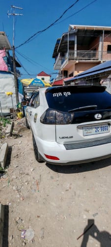 ខ្ញុំបាទចង់លក់ឡាន330​ ប៉ុង1