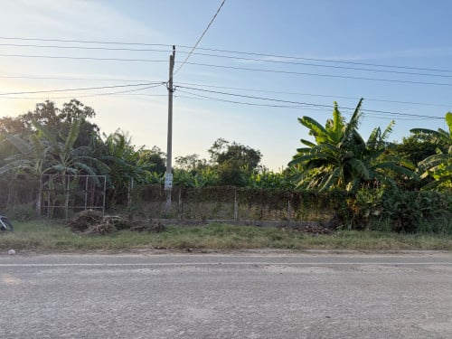 ដីលក់ជាប់ផ្លូវ380 28m x 47m