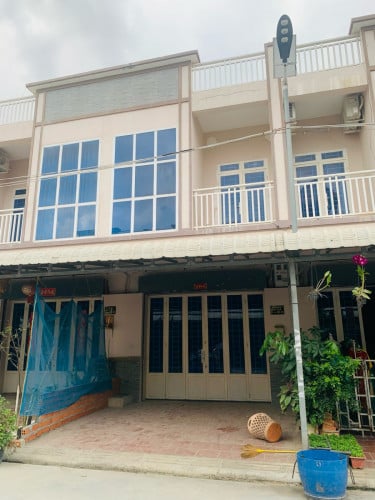 ផ្ទះ​លក់​ឡៃឡុង​​ ទីតាំង​ជិត​សាលា​ប៊ែល​ធី​ផ្សារទួល​ពង្រ​ ទំហំ​: 4.1x12m  ដីទំហំ:4.1x17m ប្លង់​រឹង​