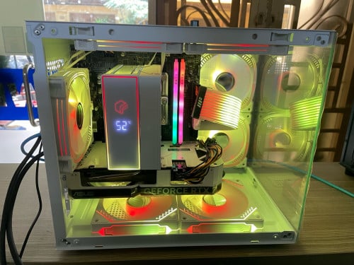 ឈុតស-តូច 4060 White