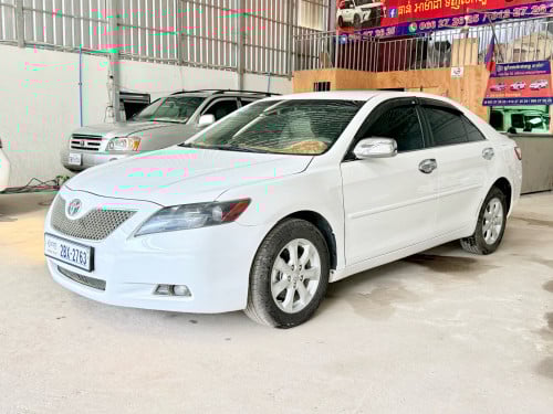 ឡានលក់Camry ឆ្នាំ07 LE ក្នុងលឿង ព៉ោង9 កៅអីចុច មានABS និង VSCទុបលំនឹង ក្នុងលឿង ពណ៌ស