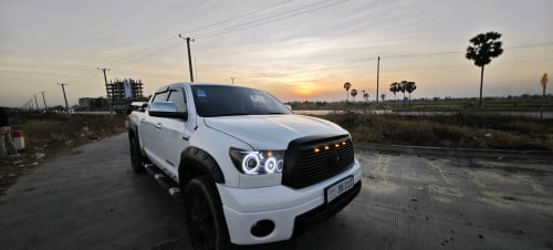 ខ្ញុំត្រូវការលក់រថយន្តម៉ាកToyota Tundraពណ៌សឆ្នាំ2008 អូតូកាប់ពីតាស់ លីមីតធីត