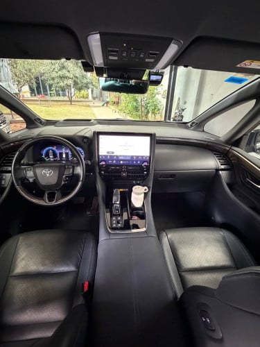 Alphard 2024