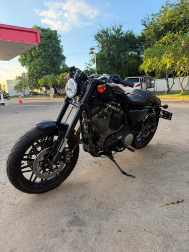 Harley Davidson roadster 1200