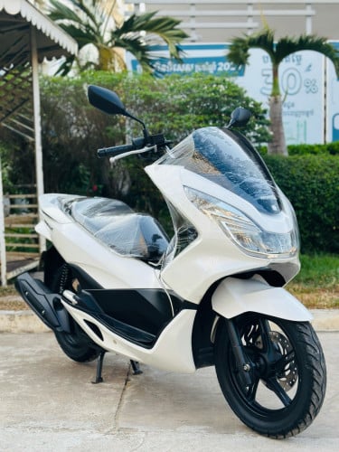 Honda PCX 016 ជប៉ុនសុទ្ធ125cc ម៉ាសុីនតាន់ហាប់នែនស្ងាត់ជិះស្រួលស្ទុះមិនលាន់មិនហុយមានពន្ធកាតគ្រឺហ្សីន