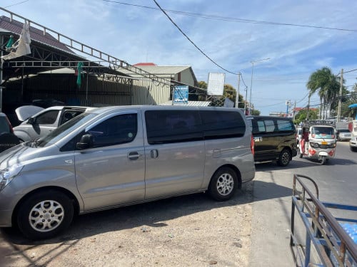 HYUNDAI Starex 2010 For Rent /出租