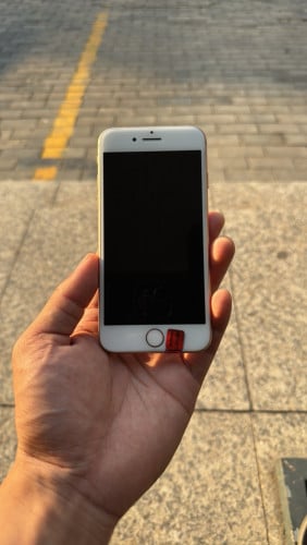 Ip 8 64G លក់ 40 $ ថ្មីអីវាន់ដាក់លក់ក្នុងទូ អត់មានដោះដូ ថ្មីធានា