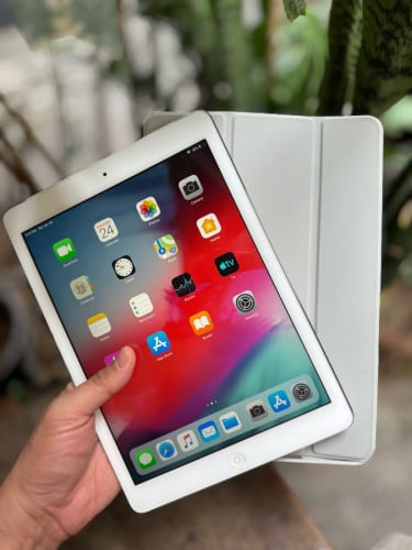 iPad Air 1 32GB Sim Wifi សំនុំ​ មានខេស​ ឆ្នាំង​ និងស្រ្គីនការពារ 50$